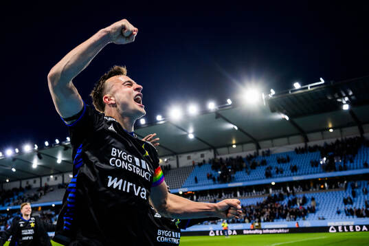 Sirius Henrik Rönnlöf Castegren jublar