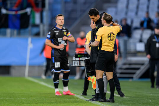 Domare Kristoffer Karlsson dömmer bort en straff