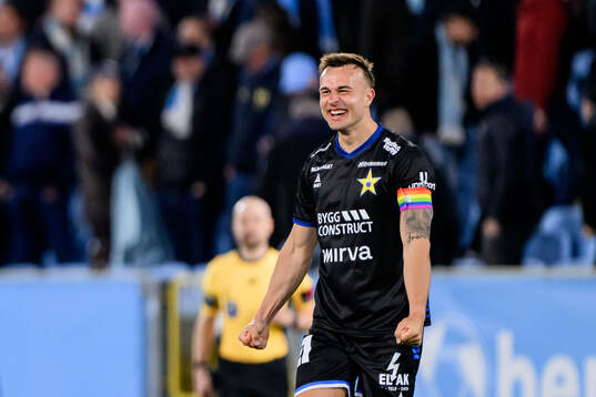 Sirius Henrik Rönnlöf Castegren jublar