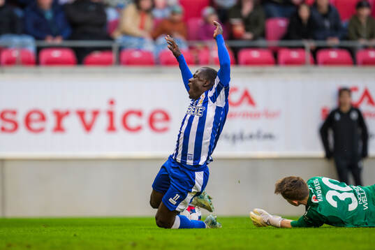 IFK Göteborgs Saidou Alioum Moubarak och Kalmars målvakt