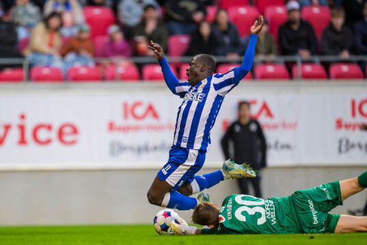 IFK Göteborgs Saidou Alioum Moubarak och Kalmars målvakt