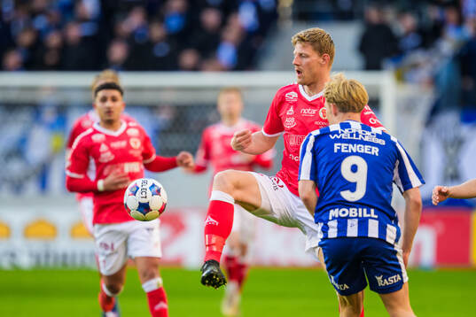 Kalmars Lars Sætra och IFK Göteborgs Max Fenger
