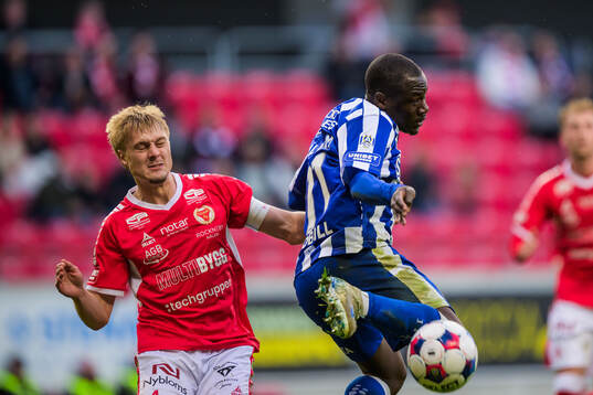 Kalmars Rony Jansson och IFK Göteborgs Saidou Alioum