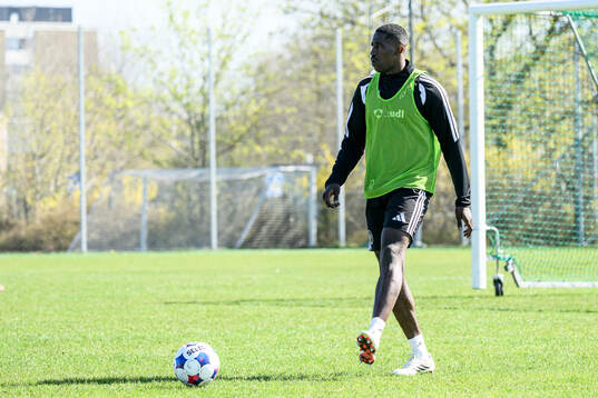 Emmanuel Moungam Á Ngon