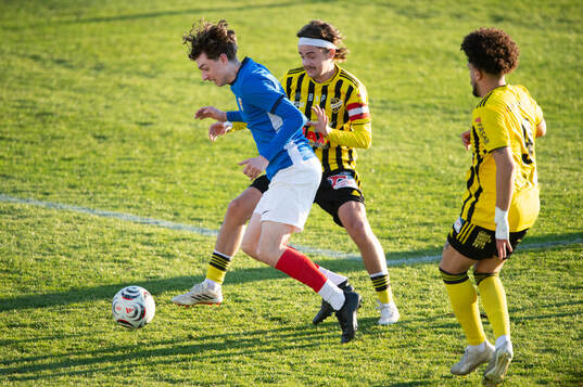 IFK Hässleholms Gustaf Winroth i matchen i division 3