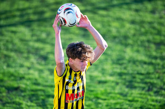 IFK Hässleholms Neo Jakobsson i matchen i division 3
