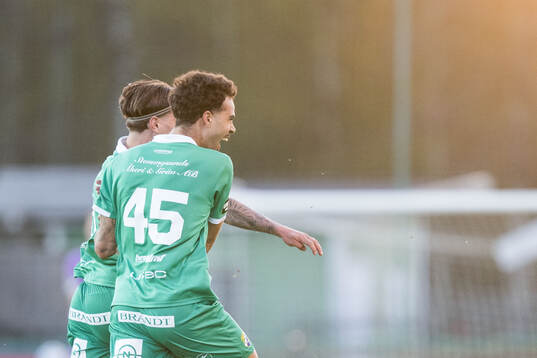 Ljungskiles Isaac Shears jublar