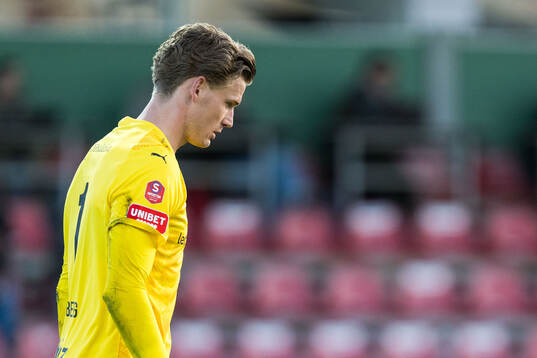 Helsingborgs målvakt Johan Brattberg deppar