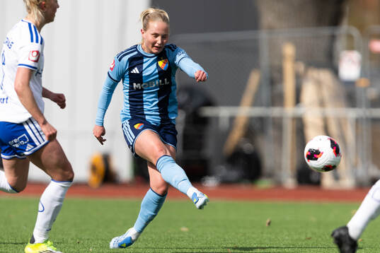 Djurgårdens Maria Olafsdottir Gros med ewtt skott