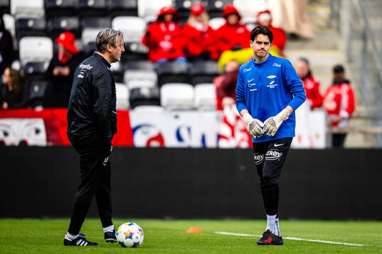Goalkeeper Håkon Melås Hellesøy of Brann warms up