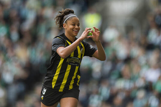 Felicia Schröder of Häcken celebrates the 0-1 goal