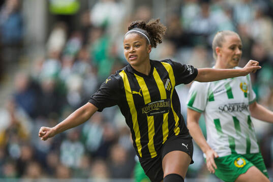 Felicia Schröder of Häcken celebrates the 0-1 goal