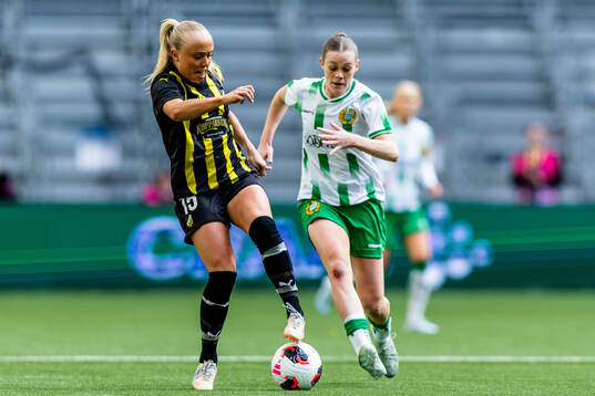 Alva Selerud of Häcken and Sofia Reidy of Hammarby