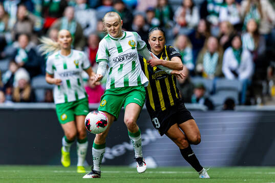 Elin Sørum of Hammarby and Nesrin Akgun of Häcken