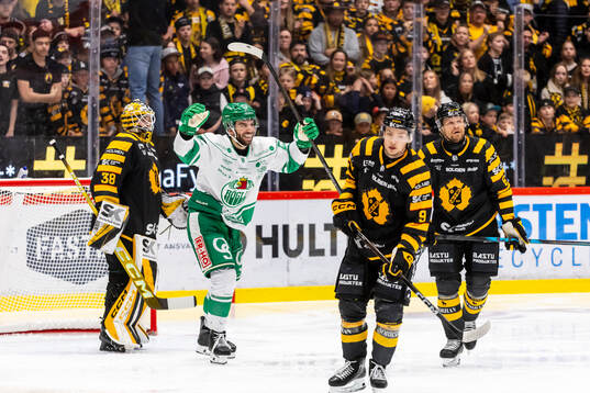 Rögles Josh Dickinson jublar
