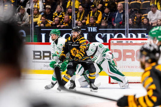 Skellefteås Mikkel Aagaard frafmör Rögles målvakt