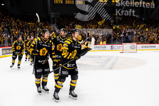 Skellefteås Mikkel Aagaard jublar