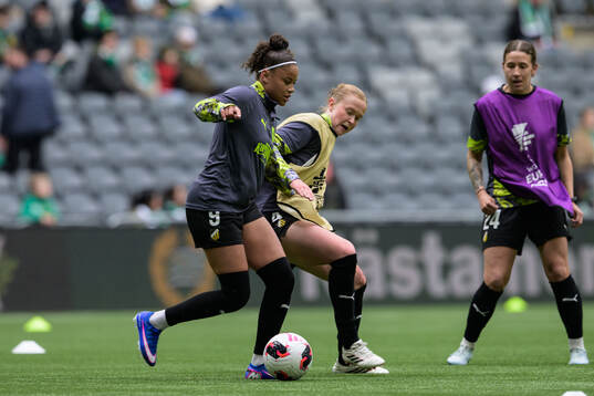 Felicia Schröder and Emma Östlund of Häcken