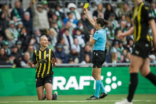 Stine Sandbech of Häcken receives a yellow card