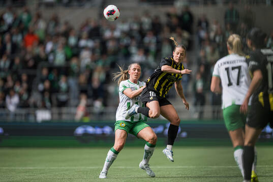 Gudrun Arnardottir of Hammarby and Anna Anvegård of Häcken