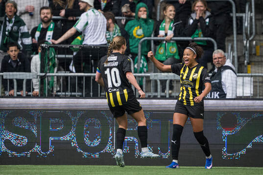 Anna Anvegård and Felicia Schröder of Häcken celebrates
