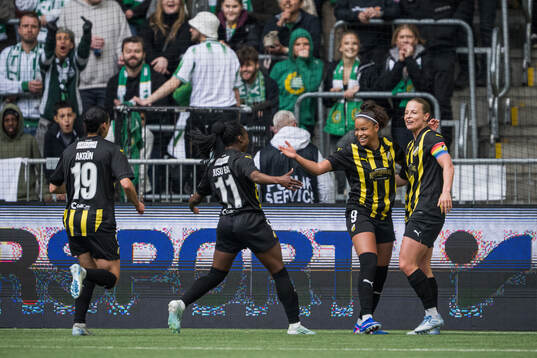 Felicia Schröder of Häcken celebrates the 0-1 goal