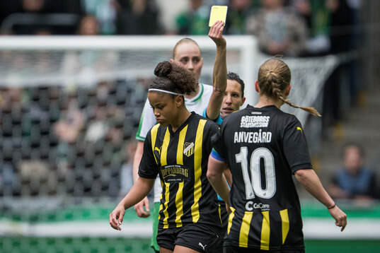 Felicia Schröder of Häcken receives a yellow card