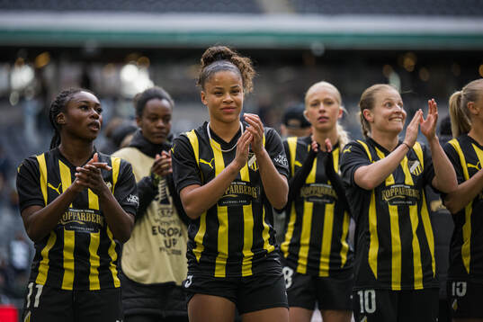 Felicia Schröder of Häcken celebrates