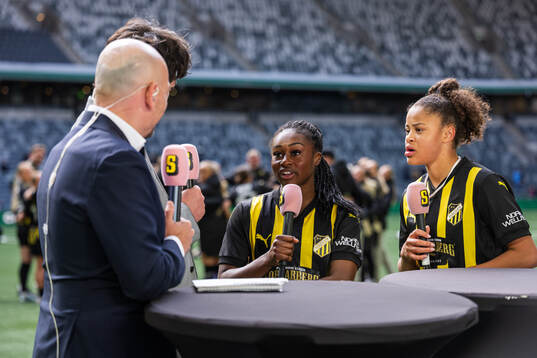 Monica Jusu Bah are Felicia Schröder of Häcken are