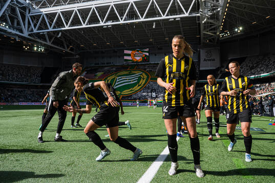 Stine Sandbech of Häcken warms up prior to the UEFA