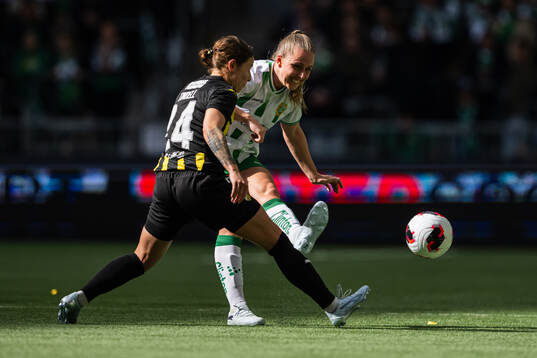 Tabby Tindell of Häcken and Gudrun Arnardottir of Hammarby