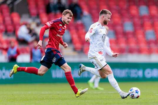 Östers Oscar Uddenäs och Östersunds Dennis Widgren
