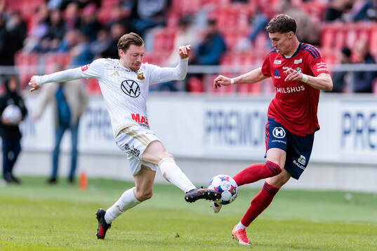 Östersunds Daniel Miljanovic och Östers Samuel Burakowsky