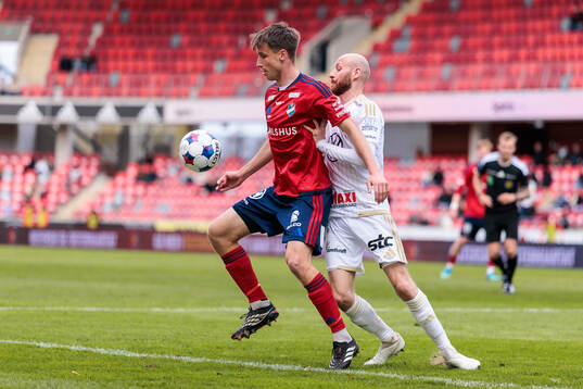 Östers Filip Olsson och Östersunds Curtis Edwards