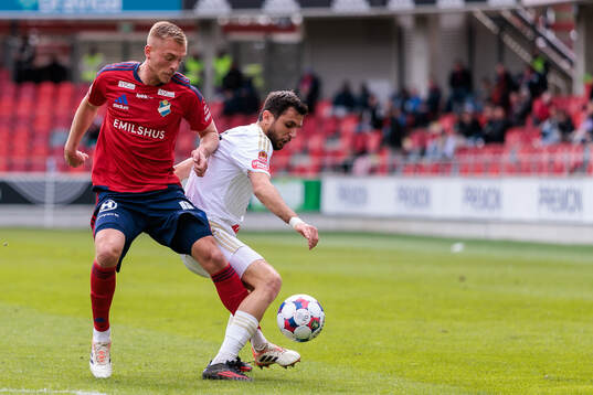 Östers Dennis Olsson och Östersunds Amar Begic