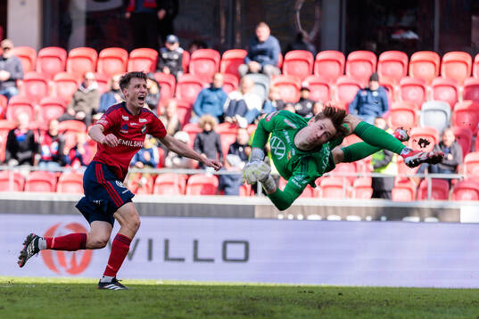 Östers Filip Olsson jublar när han gör mål 1-0