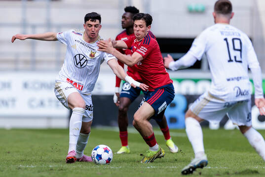 Östersunds Mario Palomino Delgado och Östers Hannes Bladh