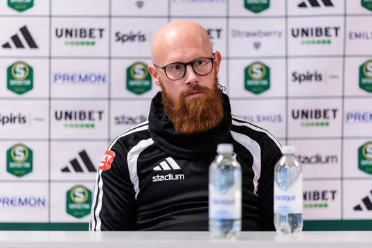 Östers tränare Max Mölder på presskonferens
