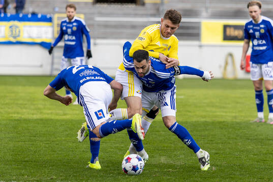 Falkenbergs Albin Andersson och GIF Sundsvalls Marc Manchon