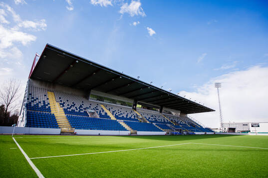 Huvudläktaren på Södertälje Fotbollsarena