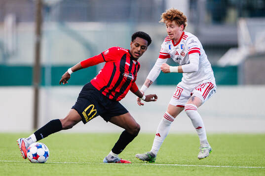 Nordic United FCs Nhome Daneyl och Sandvikens IFs Alan