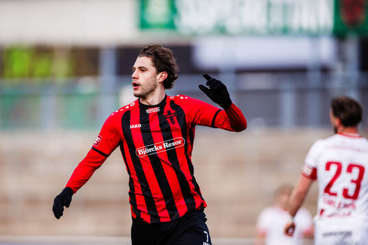 Nordic United FCs Amar Eminovic jublar