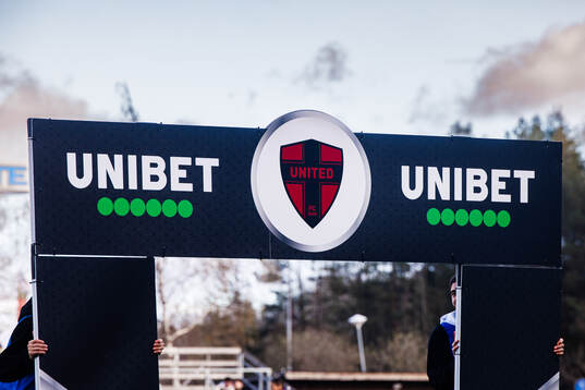 Reklam för Unibet och Nordic United FCs logotyp