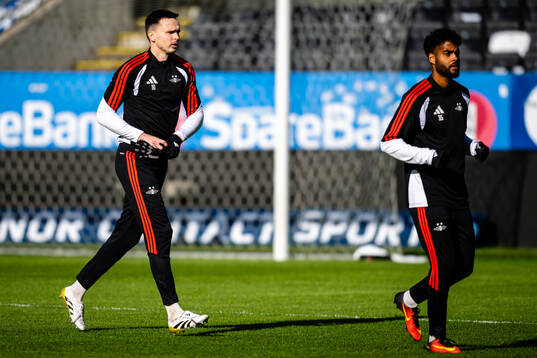 Ole Selnæs of Rosenborg warms up