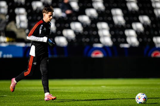 Simen Bolkan Nordli of Rosenborg warms up