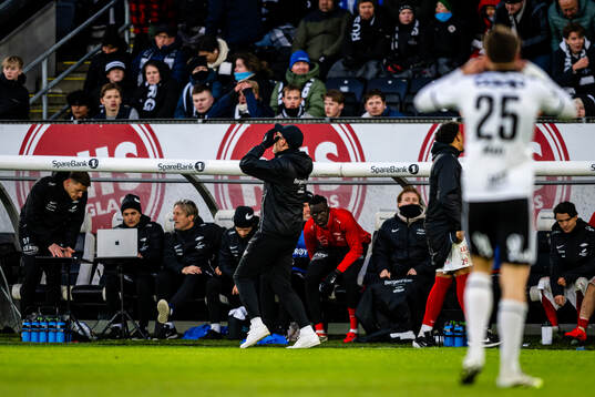 Head coach Freyr Alexandersson of Brann reacts