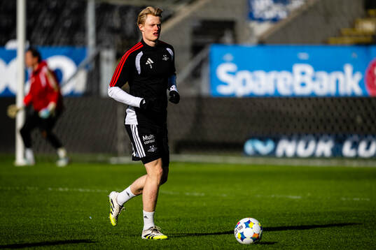 Tobias Dahl of Rosenborg warms up