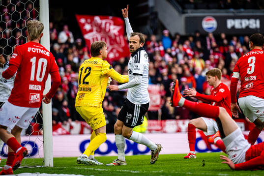 Iver Fossum of Rosenborg celebrates