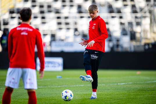 Rasmus Holten of Brann warms up