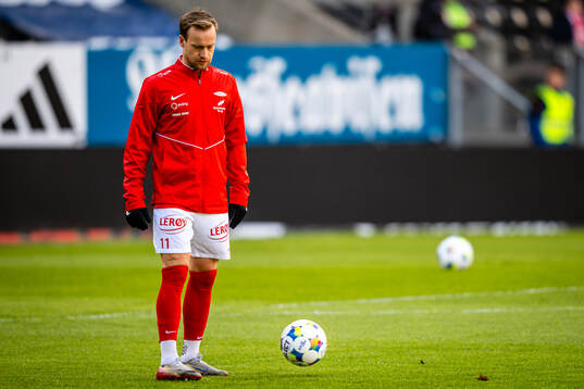 Bård Finne of Brann warms up